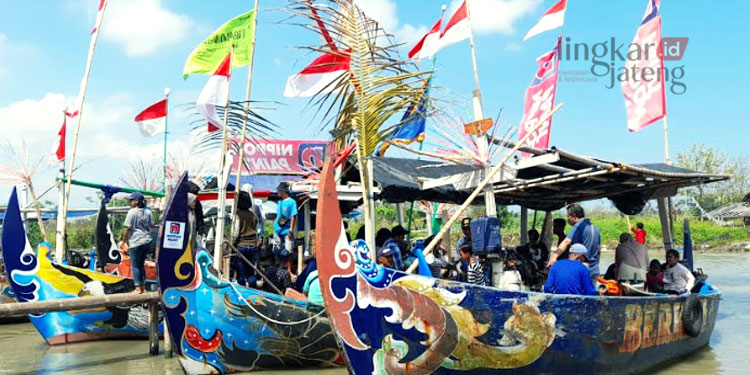 Karnaval Budaya Iringi Sedekah Laut Warga Bandengan Kendal