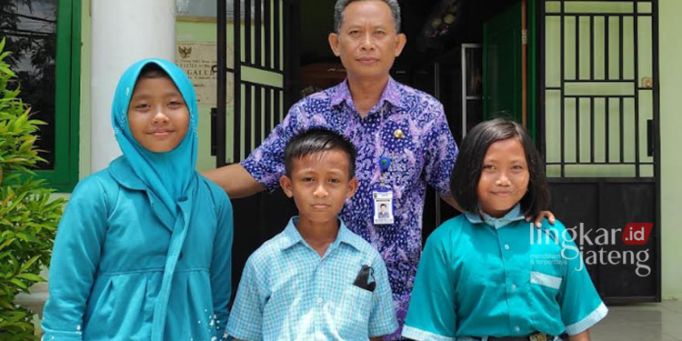 Aturan Seragam Adat Jadi Beban Tambahan Wali Murid di Rembang, Pihak Sekolah Siap Sosialisasikan Aturan Baru