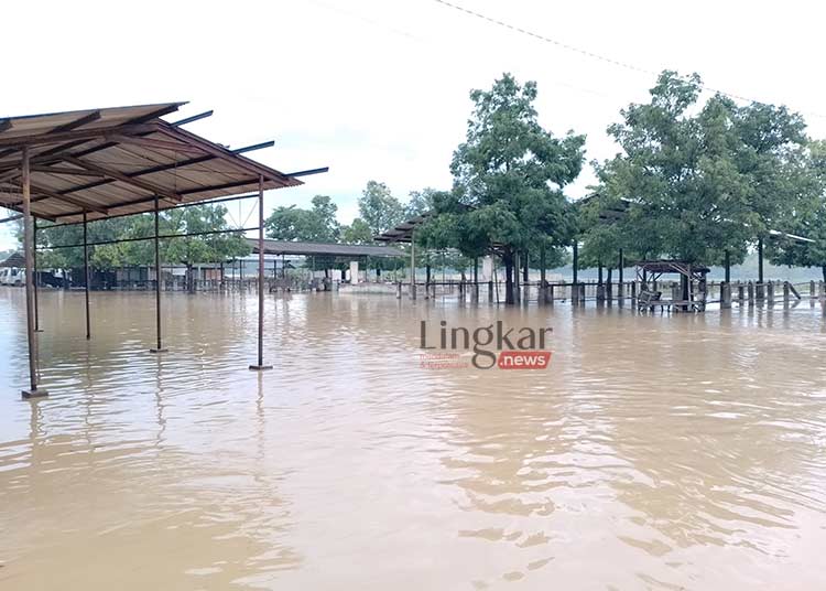 Banjir Bandang Terjang Pati, Jalan Raya Jakenan-Winong Lumpuh Total