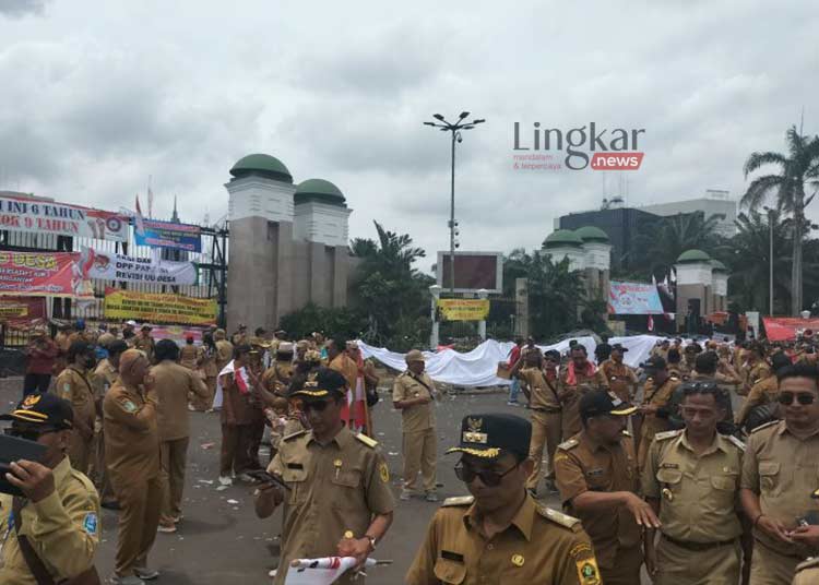 Demo di DPR, Ribuan Kepala Desa Minta Masa Jabatan Ditambah